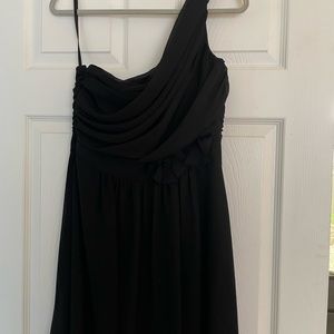 Formal off the shoulder black dress. Fits beautifully!